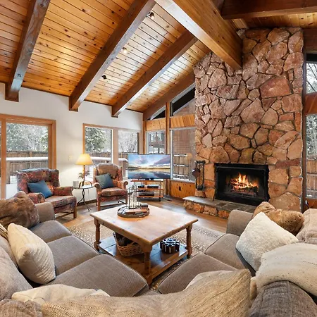 Cabin For 8 Hottub Close To Ski Town Private Beach